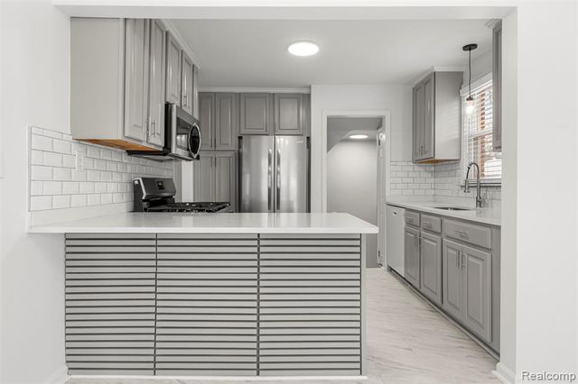 1640 Kingsbury Avenue, Dearborn, MI 48128