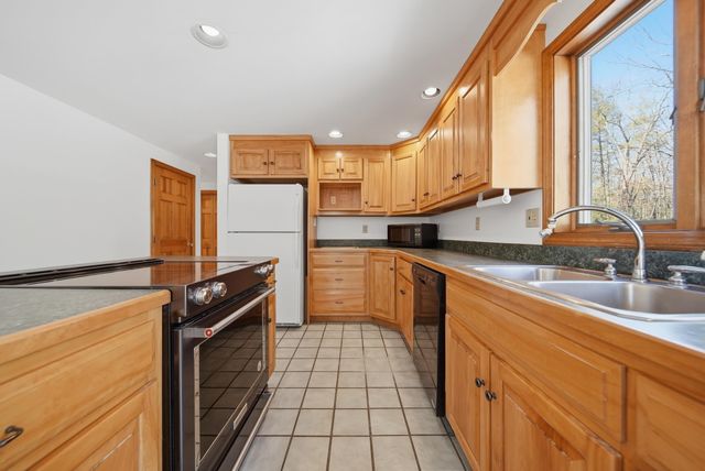 160 Copp Drive, Fremont, NH 03044