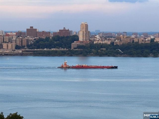 2 Horizon 628, Fort Lee, NJ 07024