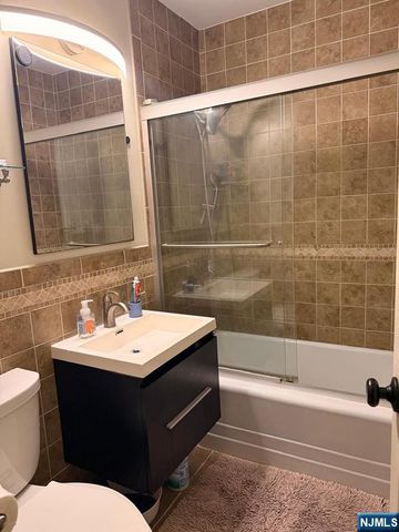 2 Horizon 628, Fort Lee, NJ 07024