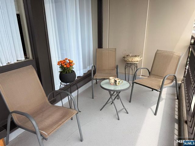 2 Horizon 628, Fort Lee, NJ 07024