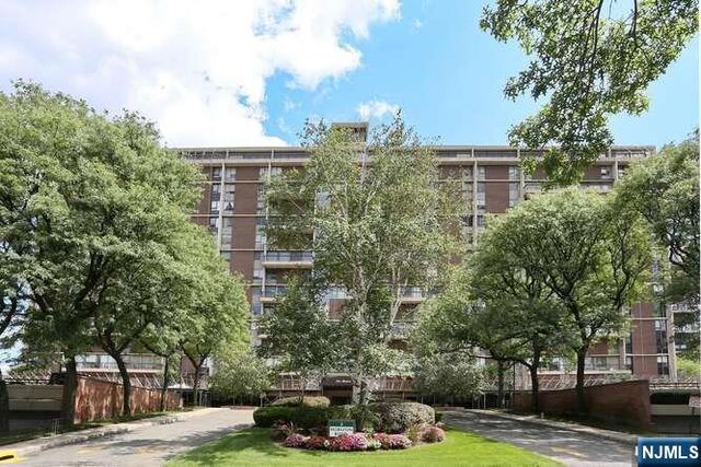 2 Horizon 628, Fort Lee, NJ 07024