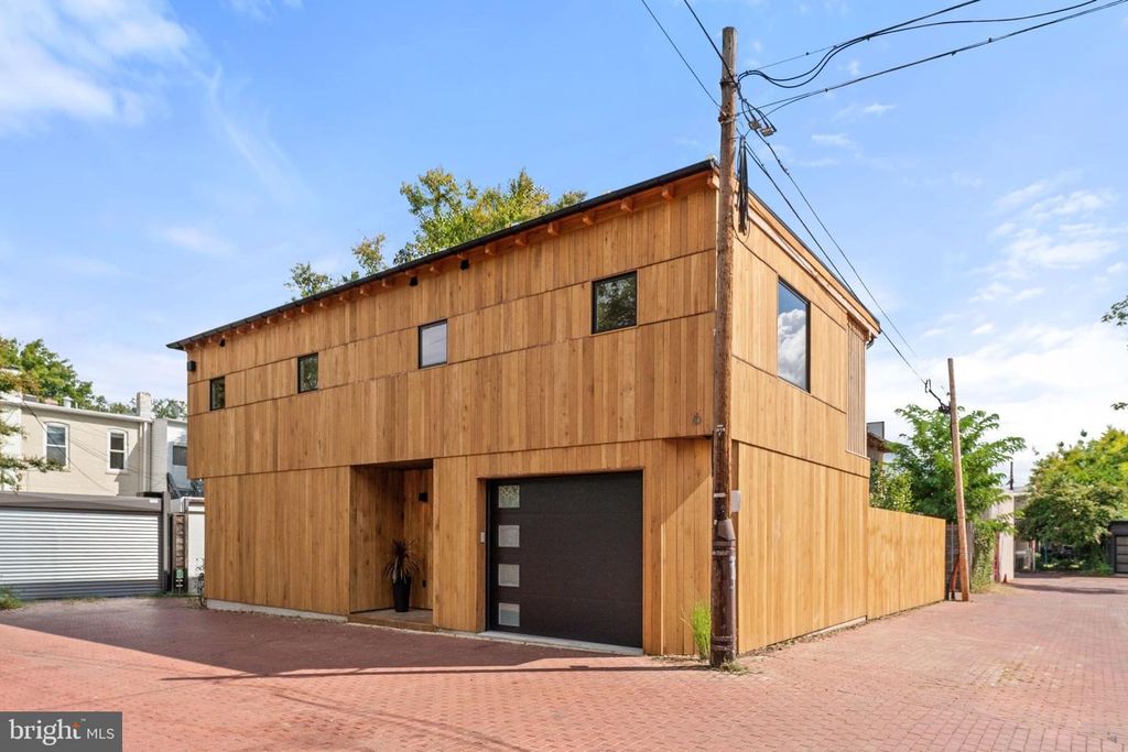 21 OVERBECK ALLEY NE, Washington, DC 20002
