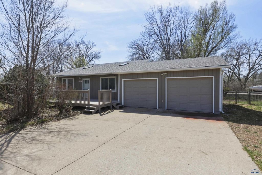 2003 RUSSET LN, Rapid City, SD 57703