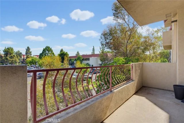 9610 Zelzah Avenue 203, Los Angeles, CA 91325