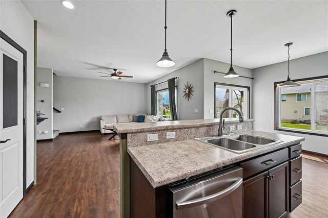 1105 Deer Run Drive NE, Cedar Rapids, IA 52402