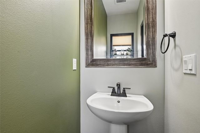 1105 Deer Run Drive NE, Cedar Rapids, IA 52402