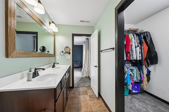 1105 Deer Run Drive NE, Cedar Rapids, IA 52402