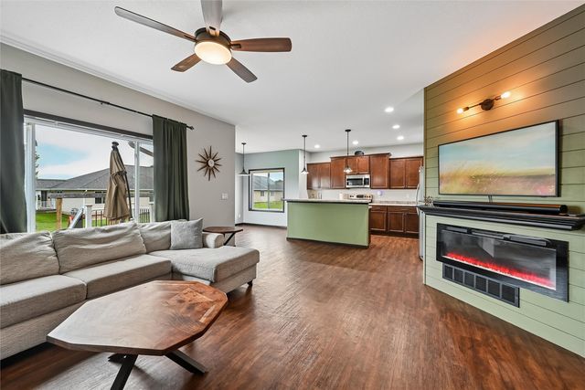 1105 Deer Run Drive NE, Cedar Rapids, IA 52402