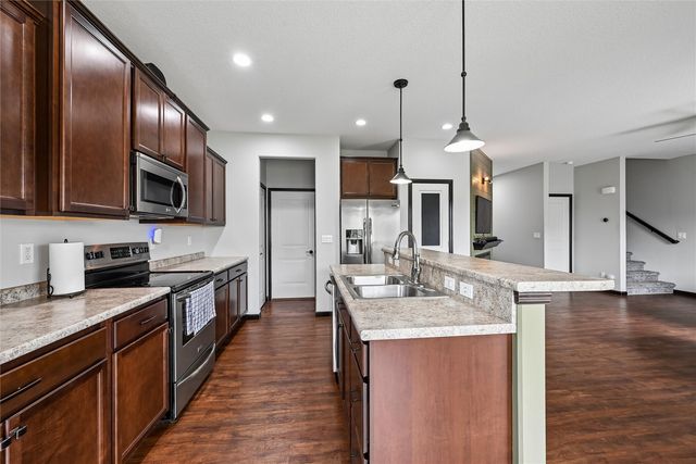 1105 Deer Run Drive NE, Cedar Rapids, IA 52402