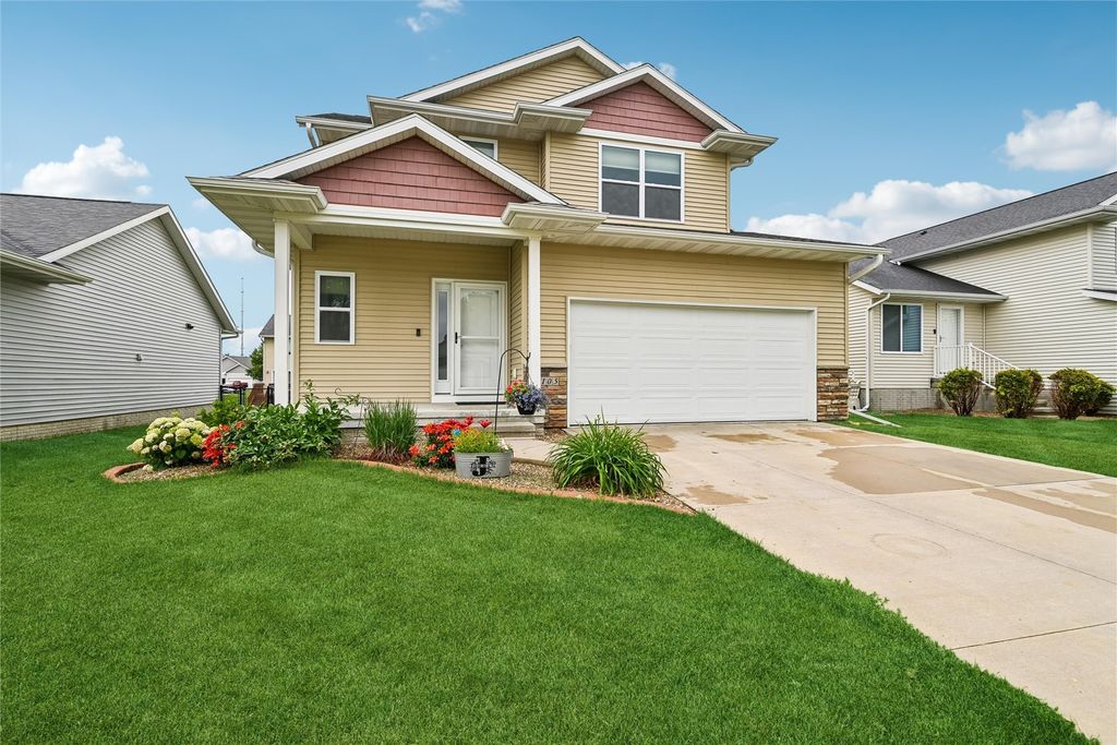 1105 Deer Run Drive NE, Cedar Rapids, IA 52402