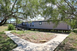 200 County Road 2662, Devine, TX 78016