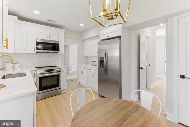 27 GARDENIA DR, Mount Laurel, NJ 08054