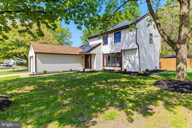 27 GARDENIA DR, Mount Laurel, NJ 08054