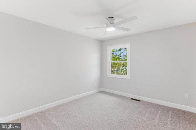 27 GARDENIA DR, Mount Laurel, NJ 08054
