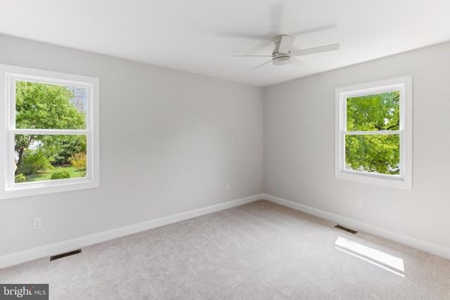 27 GARDENIA DR, Mount Laurel, NJ 08054