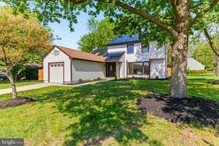 27 GARDENIA DR, Mount Laurel, NJ 08054