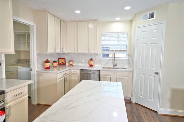 11822 Hillbrook Drive, Houston, TX 77070