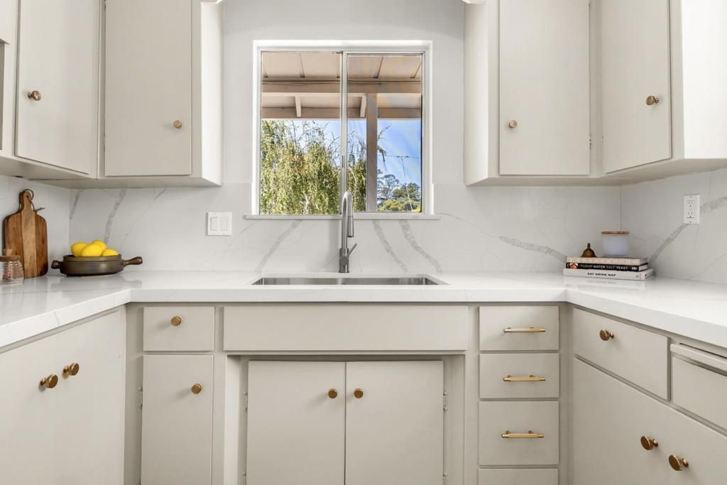 Image 14 of property listing at 616 Oak Drive, Capitola, CA 95010