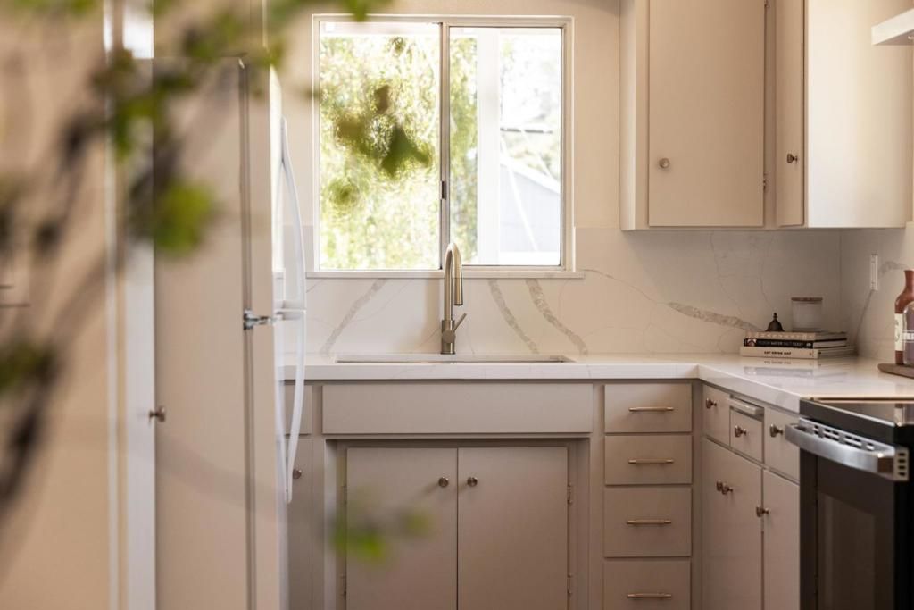 Image 7 of property listing at 616 Oak Drive, Capitola, CA 95010