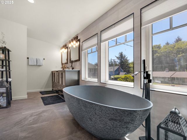 3232 SUNSET Blvd, Seaside, OR 97138