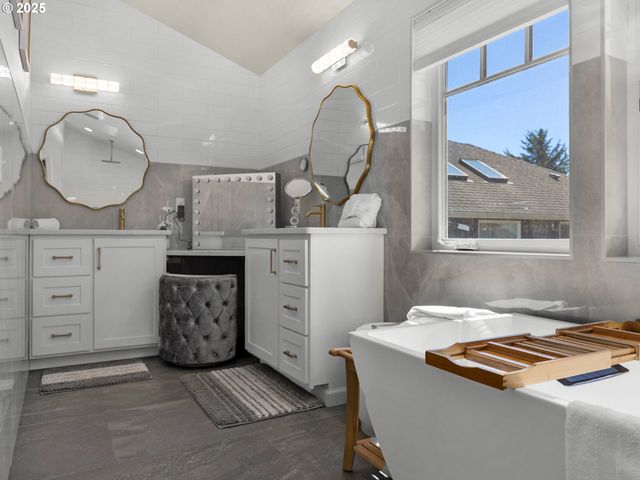 3232 SUNSET Blvd, Seaside, OR 97138