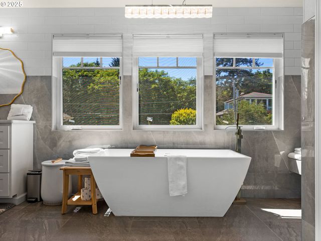 3232 SUNSET Blvd, Seaside, OR 97138