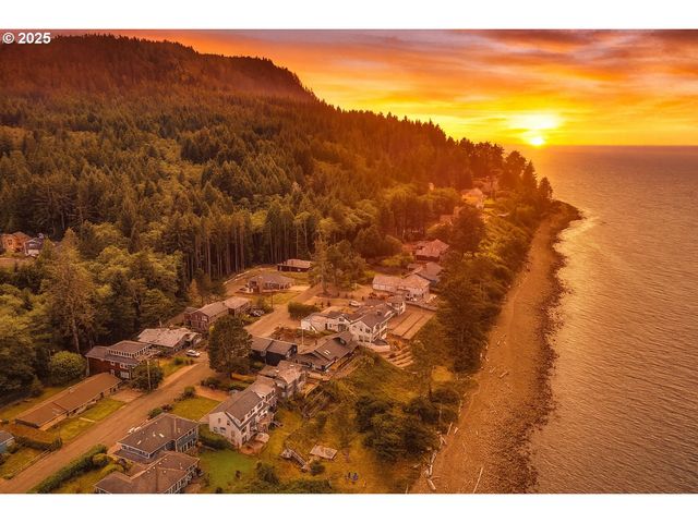 3232 SUNSET Blvd, Seaside, OR 97138
