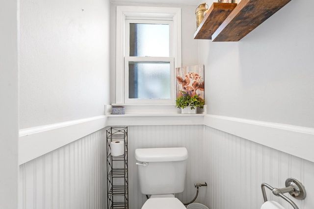 329 E Gauer CIRCLE, Milwaukee, WI 53207