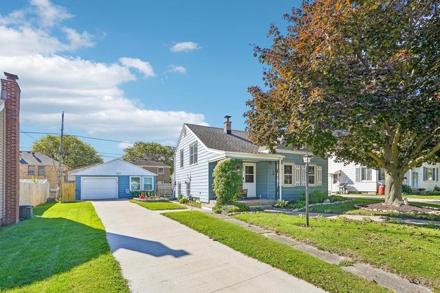 329 E Gauer CIRCLE, Milwaukee, WI 53207