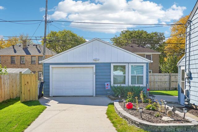 329 E Gauer CIRCLE, Milwaukee, WI 53207