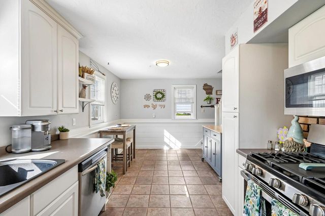 329 E Gauer CIRCLE, Milwaukee, WI 53207
