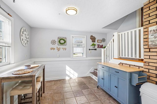 329 E Gauer CIRCLE, Milwaukee, WI 53207