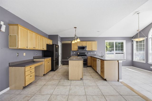 161 Autumn Woods Drive NW, Cedar Rapids, IA 52405