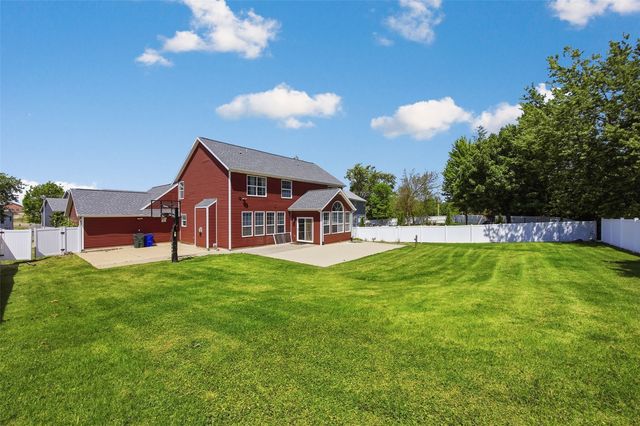 161 Autumn Woods Drive NW, Cedar Rapids, IA 52405