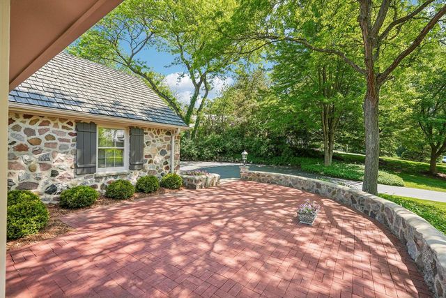 1260 Lakeside DRIVE, Elm Grove, WI 53122