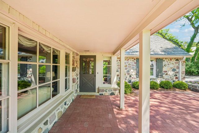 1260 Lakeside DRIVE, Elm Grove, WI 53122