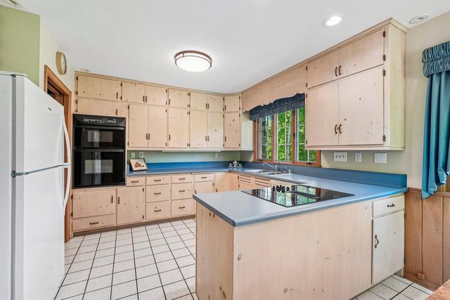 1260 Lakeside DRIVE, Elm Grove, WI 53122