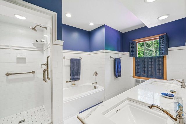 1260 Lakeside DRIVE, Elm Grove, WI 53122
