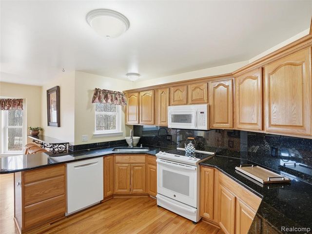 11371 Runyan Lake Road, Fenton, MI 48430