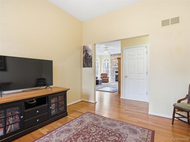 11371 Runyan Lake Road, Fenton, MI 48430