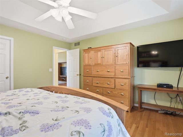 11371 Runyan Lake Road, Fenton, MI 48430