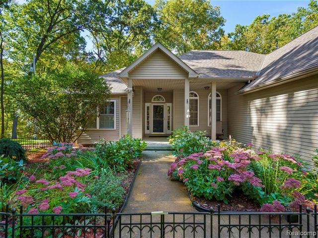 11371 Runyan Lake Road, Fenton, MI 48430