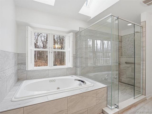 11371 Runyan Lake Road, Fenton, MI 48430