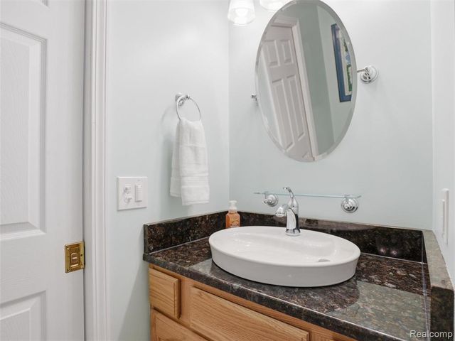 11371 Runyan Lake Road, Fenton, MI 48430