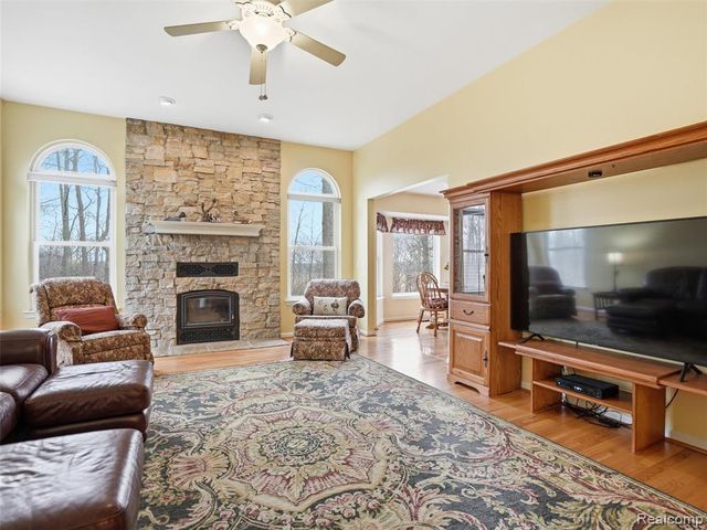 11371 Runyan Lake Road, Fenton, MI 48430