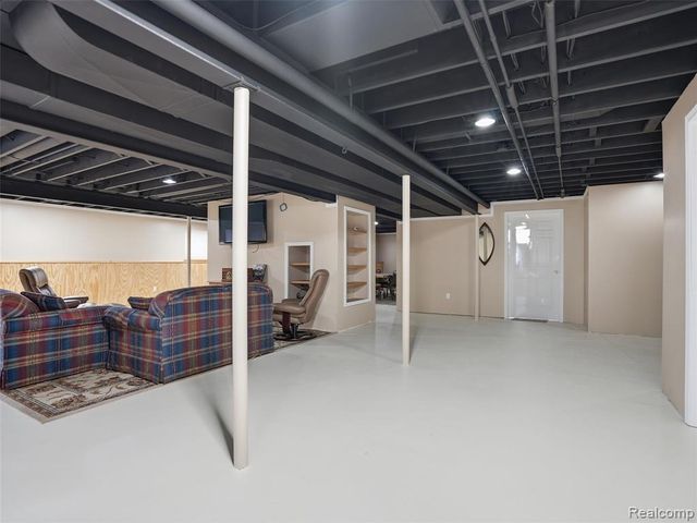 11371 Runyan Lake Road, Fenton, MI 48430