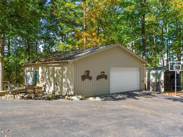 11371 Runyan Lake Road, Fenton, MI 48430