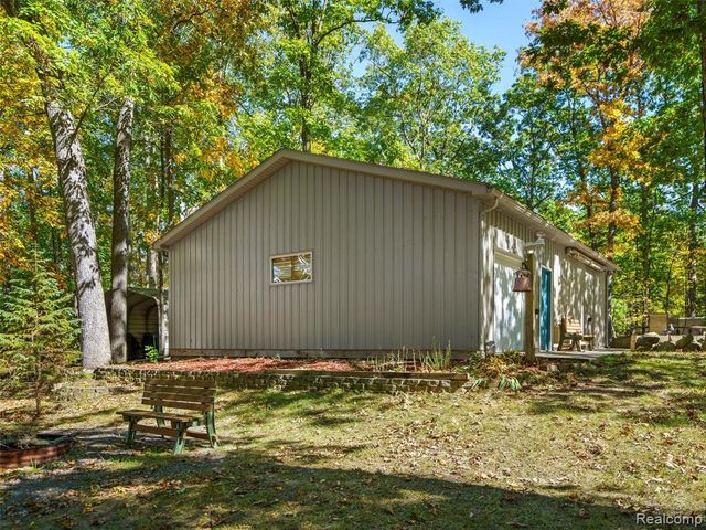 11371 Runyan Lake Road, Fenton, MI 48430