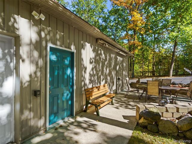 11371 Runyan Lake Road, Fenton, MI 48430